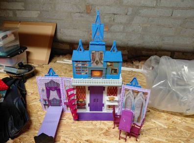 Frozen 2 Fold and Go castle