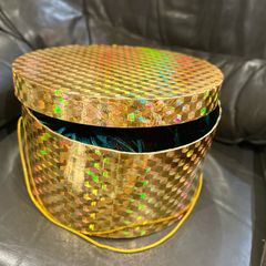 Hat box metallic gold.