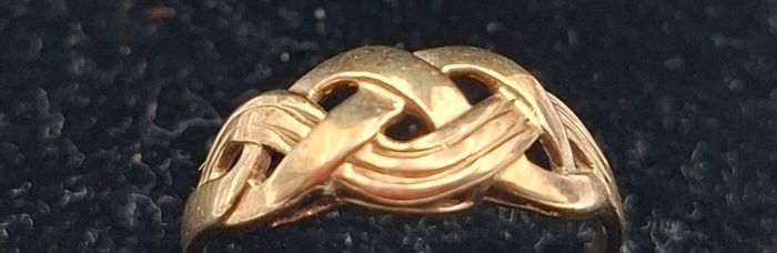 9 ct yellow gold ring