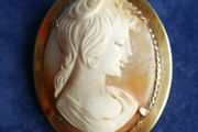 Antique Gold Plated Larger Carved Shell Cameo Brooch