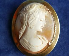 Antique Gold Plated Larger Carved Shell Cameo Brooch