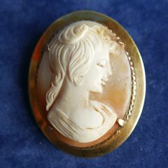 Antique Gold Plated Larger Carved Shell Cameo Brooch