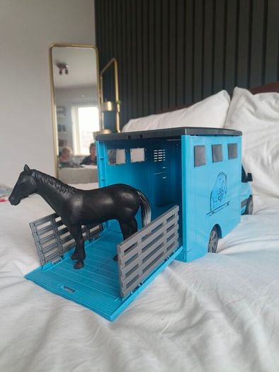 Bruder horse box
