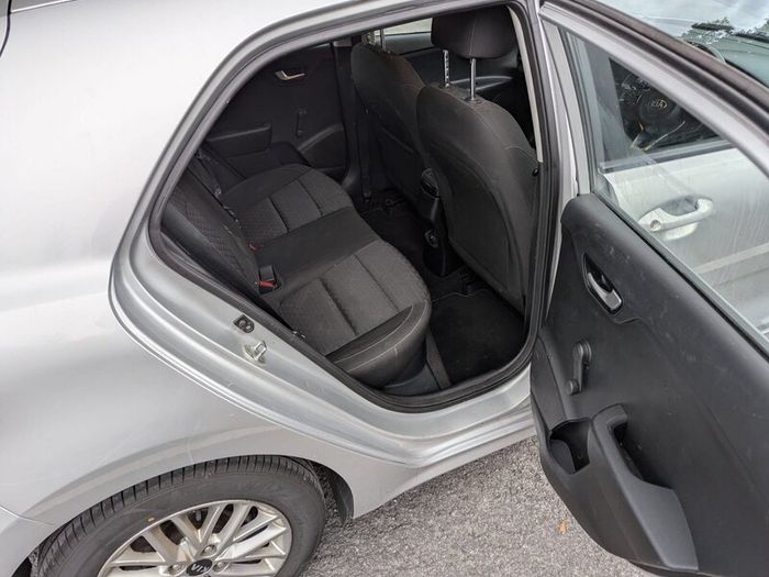 182 Kia Rio 1.4 Diesel - v good cond/ low tax