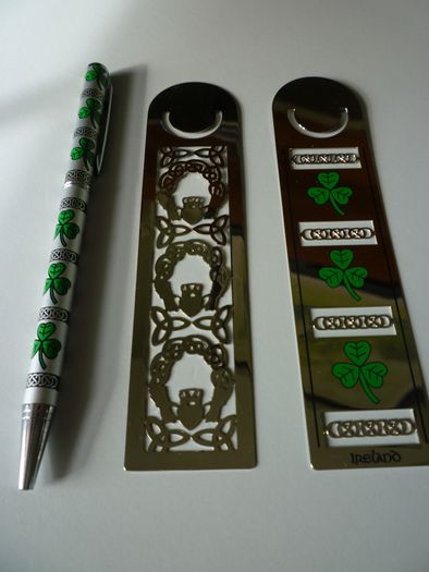Book Mark x 2 & Pen Biro Set Celtic Claddagh Design New Immaculate.