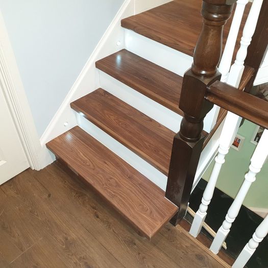 Laminate flooring service