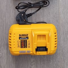 DeWalt dcb118 Charger (New)