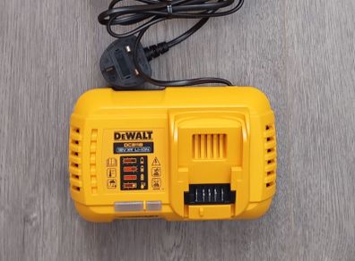 DeWalt dcb118 Charger (New)