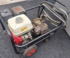 1300 Honda Power Washer comes with 120 foot of pipe and a 6 foot gun all ready to go