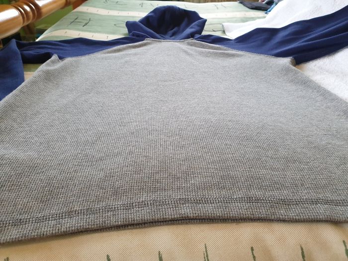 Ralph Lauren Boys Sweatshirt Gray Hoodie Navy Sleeves 10 to 12 Years Large