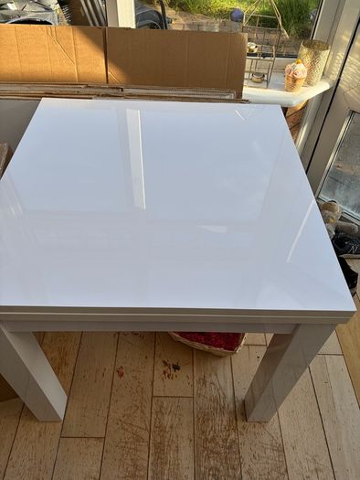 White High Gloss Extending Kitchen Table (80cm to 160cm)