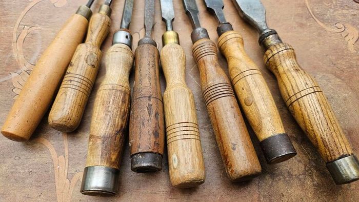 8 chisels