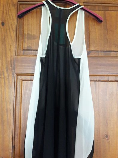 Black and cream top Size Small Tags attached
