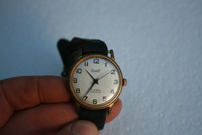 Vintage Men's wind-up watch, works but a bit too fast