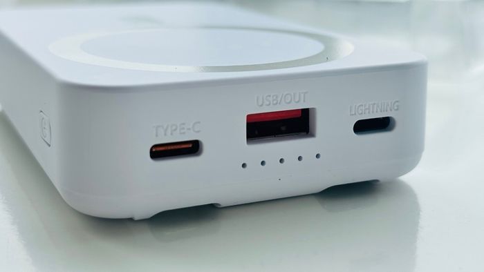 Premium 10000mAh Magnetic Wireless Power Bank with Built-in Cables and Stand - White - Brand New - 15W MagSafe & 22.5W Fast Charge