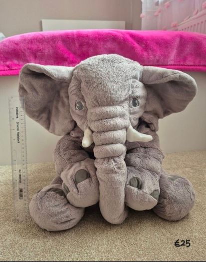 Teddy bears, dolls, soft toys and plush toys.