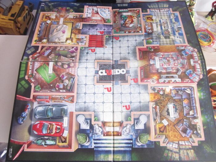 Cluedo The Classic Mystery Game 2011