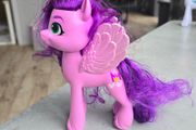 Large Princess Pipp Petals Brushable 6 inch MLP G5 My Little Pony Hasbro 2021