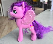 Large Princess Pipp Petals Brushable 6 inch MLP G5 My Little Pony Hasbro 2021