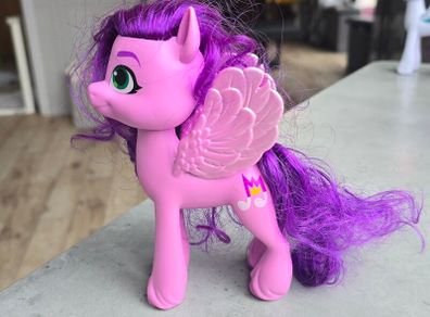 Large Princess Pipp Petals Brushable 6 inch MLP G5 My Little Pony Hasbro 2021
