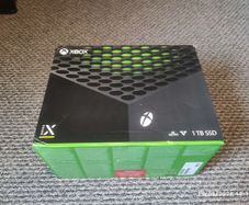 Xbox series x 1TB bundle good condition with box & games