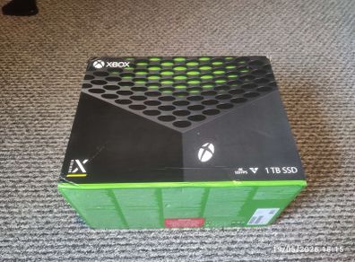 Xbox series x 1TB bundle good condition with box & games