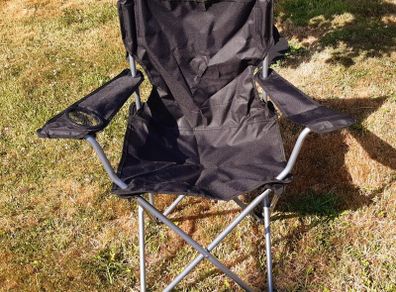 Beach or camping chair with carry bag