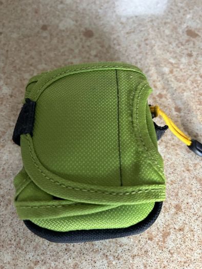 Canon IXUS 100 only used few times and like brand new with rugged carry case and charger