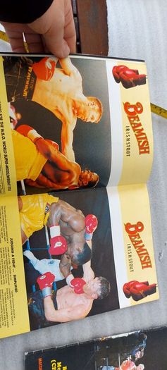 2 x boxing programmes,, Barry mcguigan fight 15th February 1986  R.D.S dublin ,and Steve Collins fight,9 September 1995 Cork, , 2 x irish boxing champions,,2 x legends of irish boxing...