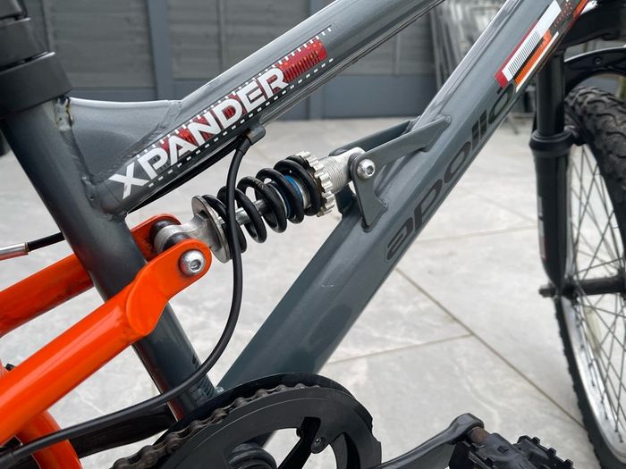 APOLLO XPANDER Junior Mountain Bike     20 inch Wheels     As New Condition
