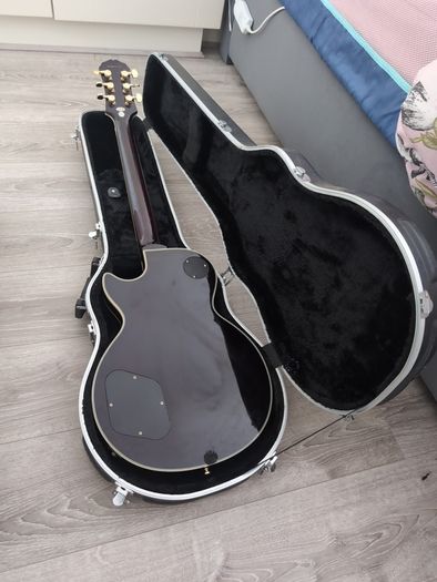 Epiphone Les Paul Custom (Sunburst) with hard case