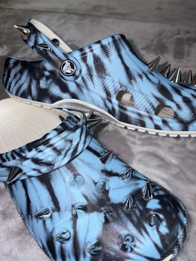 Crocs Rebel Rebel clogs Size Uk 6 Blue & black tie-dye with signature silver spike detailing
