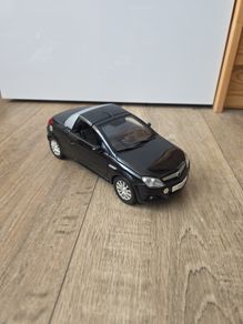 Norev 1:18 Opel Tigra TwinTop (2004) - Black - Fully Functional Folding Roof!