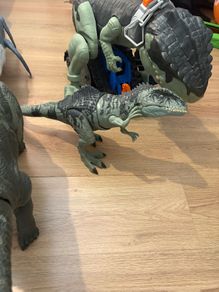 Dinosaurs big small all Jurassic park more smaller ones there to avaible on request
