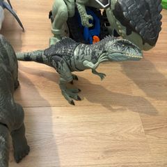 Dinosaurs big small all Jurassic park more smaller ones there to avaible on request