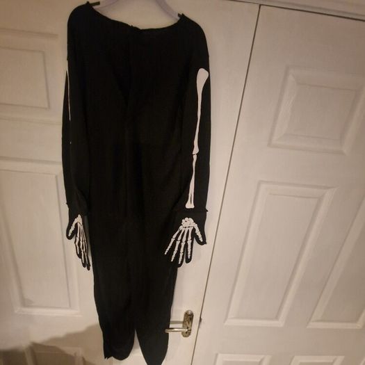 Skeleton costume