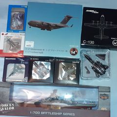 1:200 diecast jet collection and a 1:700 battleship lot - offer 1 euro for pm purposes to buy individually