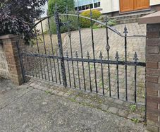 Gate. 8.5ft length Cast Iron Metal Garden Gate