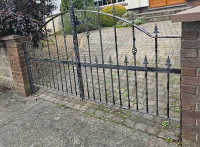Gate. 8.5ft length Cast Iron Metal Garden Gate