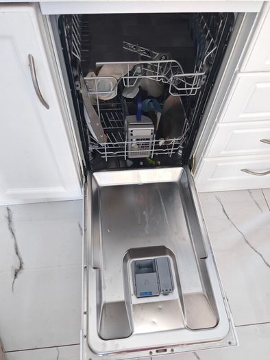 Slimline dishwasher