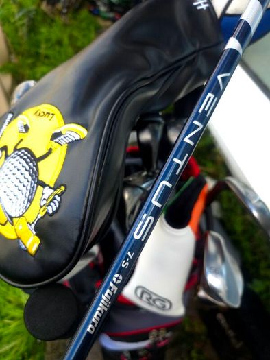 Set of Taylormade Golf Clubs