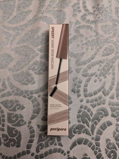 Brow mascara in light brown