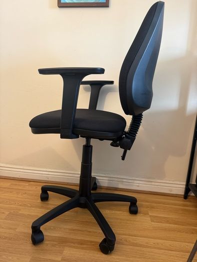 Black adjustable office chair