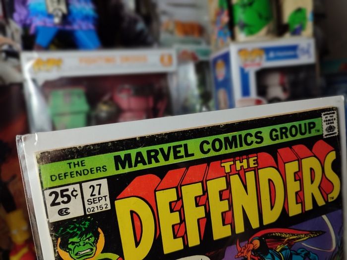 The Defenders ! Issue #27 ! Key Issue ! 1st Cameo Appearance of Starhawk ! Guardians Of The Galaxy Appearance ! Hot Copy ! Bronze Age Comic from 1975 ! by Marvel !