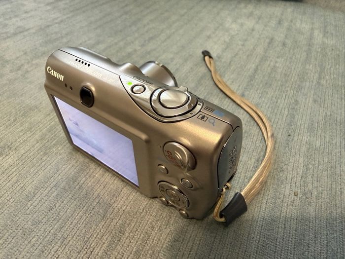 CANON Powershot SD950is 12.1MP digital camera