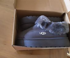 Brand New UGGS