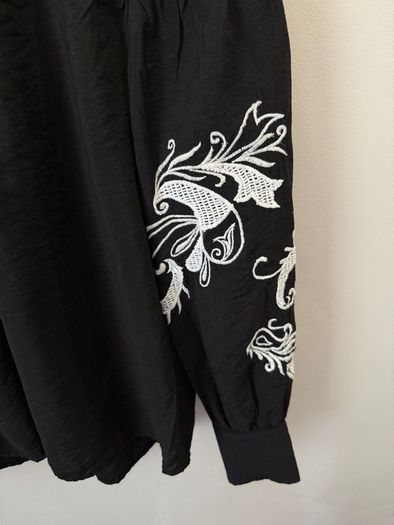 VERO MODA Charlotte Embroidered Sleeve Top Black Size S!