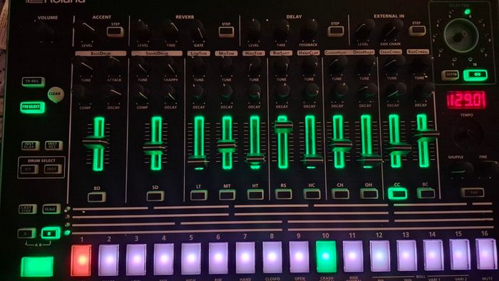 Roland TR-8 with 7X7 Expansion  eur 290