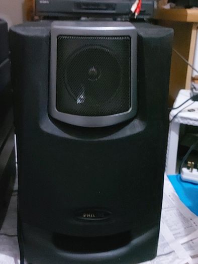 Philips Mini Hi-Fi System, Model FW 355C, 3 CD Changer, Radio and dual Tape Deck and 2 Lovely Philips speakers, in very Good Condition