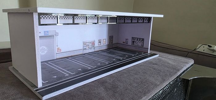 Garage for 1:64 scale toy cars, for Hot Wheels and similar models, with lights.